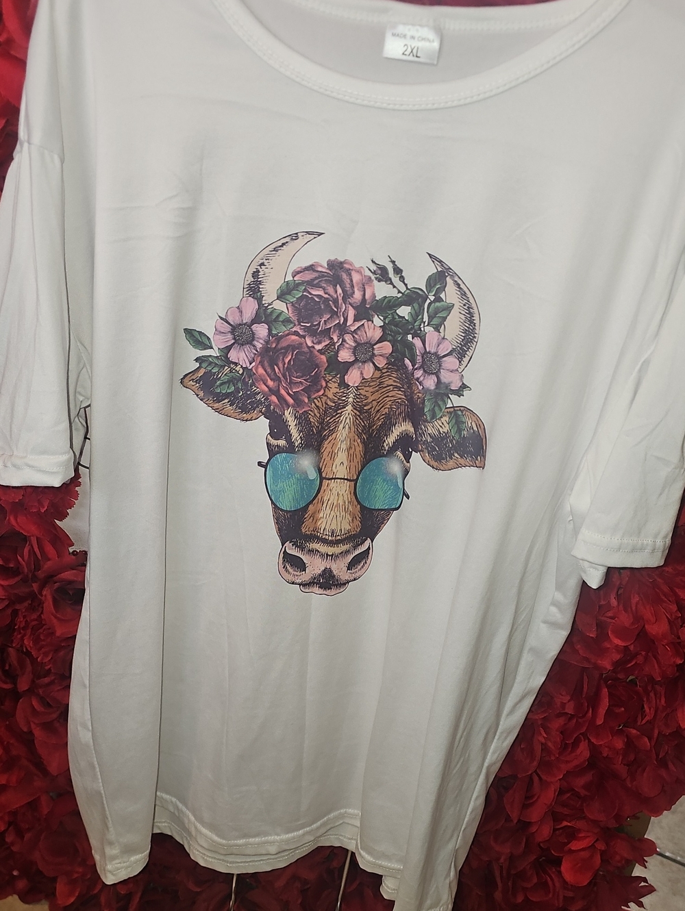 Women's White Floral Cow Graphic Tee with Teal Sunglasses Size 2XL